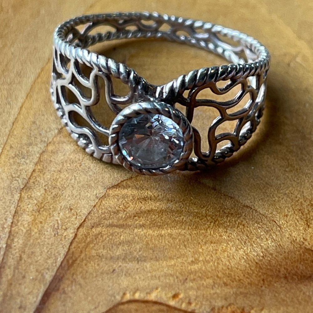 Elegant Silver Filigree Ring
